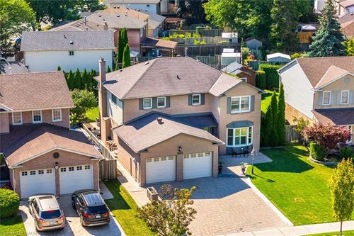 6240 Edenwood Dr, Mississauga, ON, L5N3B7 | Card Image