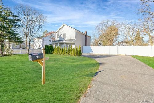 73 Cherry Ave, Holtsville, NY, 11742-1751 | Card Image