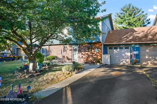 1000-3 Swallow Ln, Howell, NJ, 07731-2038 | Card Image