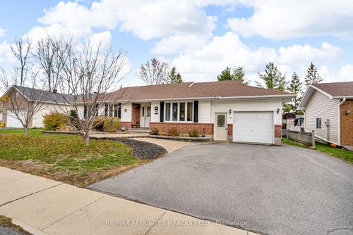 {{alt}} | Card Image