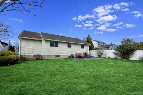 2337 Sycamore Ave, Wantagh, NY, 11793-4413 | Card Image