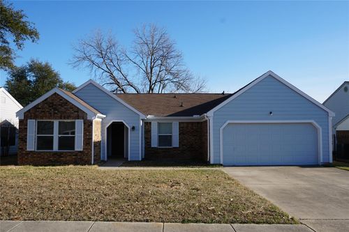302 Rosemary Ln, Euless, TX, 76039-7925 | Card Image