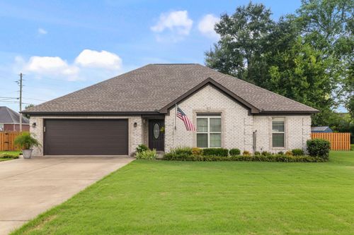 701 Hickory Ave, Muscle Shoals, AL, 35661-2063 | Card Image