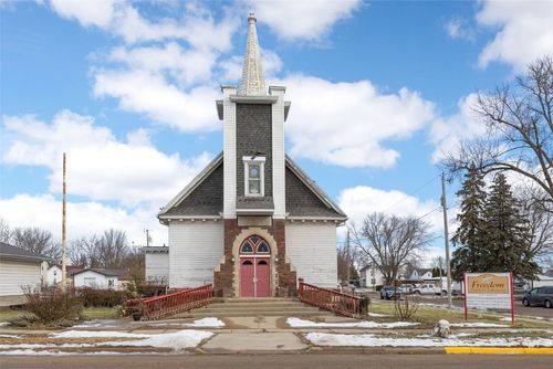 230 E Market Street, Lisbon, IA, 52253 | Card Image