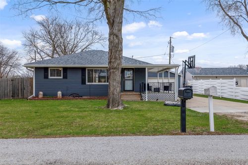 435 S School St, Waukee, IA, 50263-9759 | Card Image