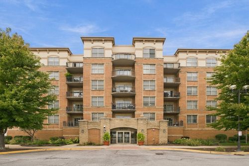 401-9530 Cook Ave, Oak Lawn, IL, 60453-4272 | Card Image