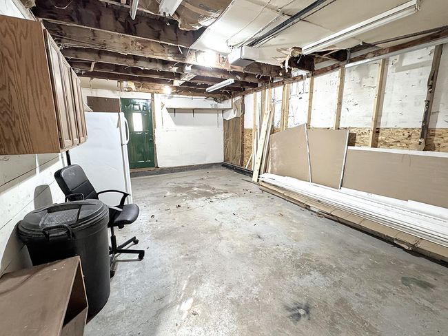 Garage interior | Image 20