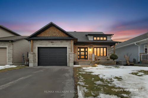 254 Pioneer Rd, Russell, ON, K4R0E1 | Card Image