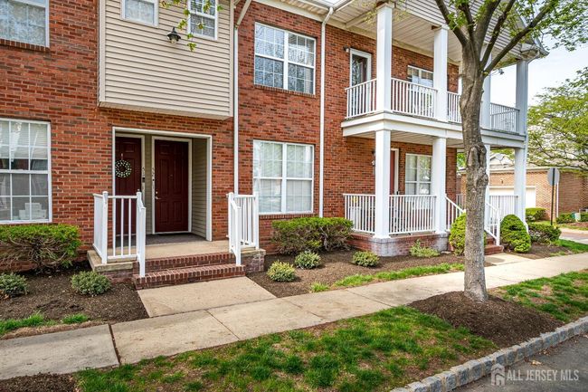 52 Central Square Park, Townhouse with 2 bedrooms, 2 bathrooms and null parking in Metuchen NJ | Image 5
