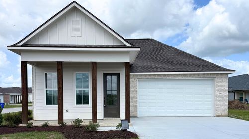 200 Couch, Thibodaux, LA, 70301-4389 | Card Image