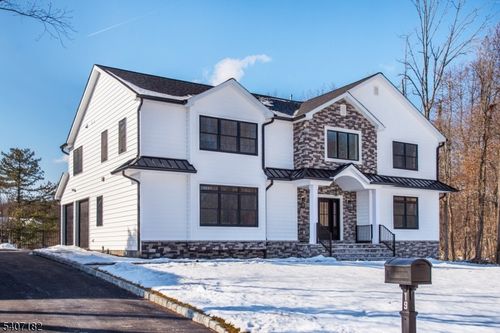 19 West Dr, Fairfield, NJ, 07004-1442 | Card Image