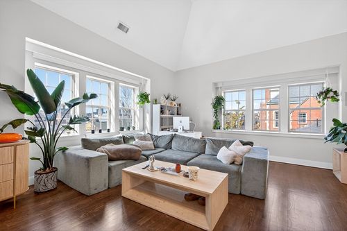 15-225 Dorchester St, Boston, MA, 02127-3357 | Card Image