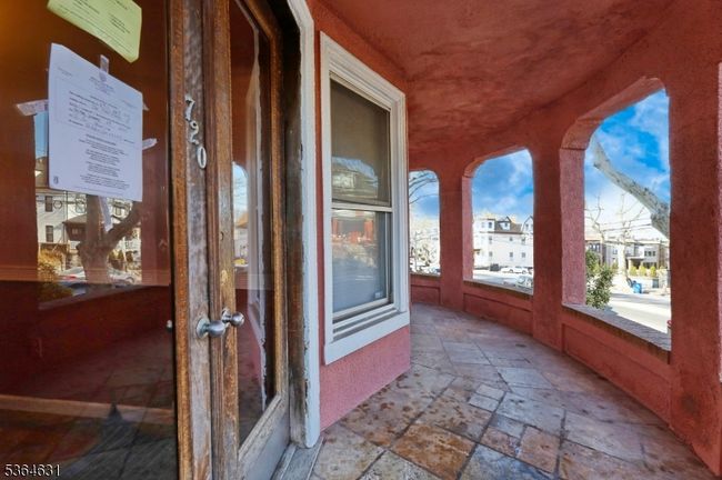 720 Boulevard E, Townhouse with 2 bedrooms, 2 bathrooms and null parking in Weehawken NJ | Image 4