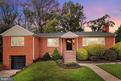 5223 Yorktown Blvd, ARLINGTON, VA, 22207-1706 | Card Image