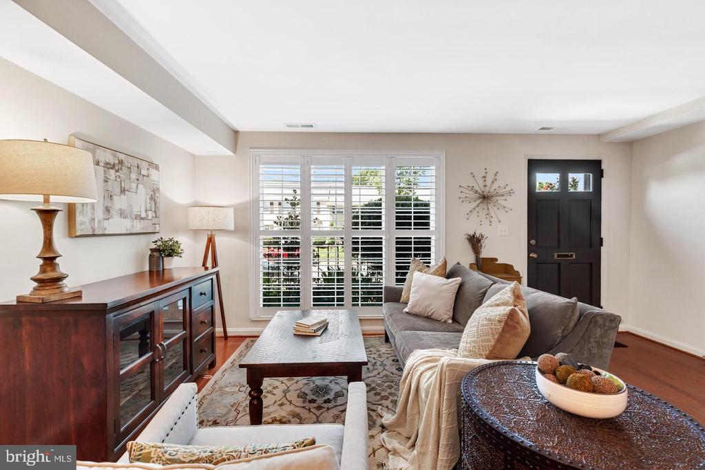 Residential Lease in ALEXANDRIA 3