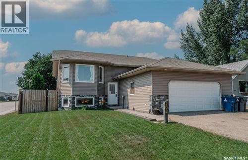 202 Haichert St, House with 5 bedrooms, 3 bathrooms and null parking in Warman SK | Card Image