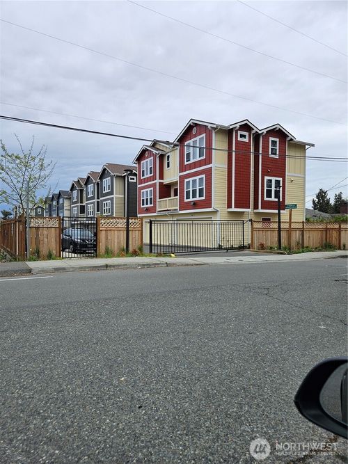 3403 S 144th Ln, Tukwila, WA, 98168-5204 | Card Image