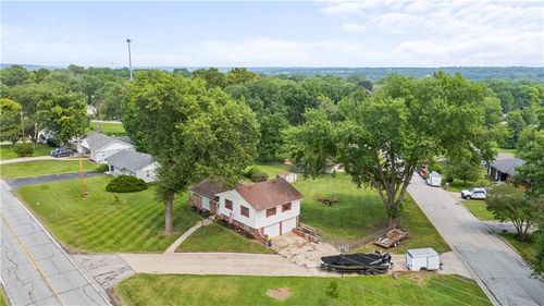 8525 Penner Ave, De Soto, KS, 66018-8322 | Card Image