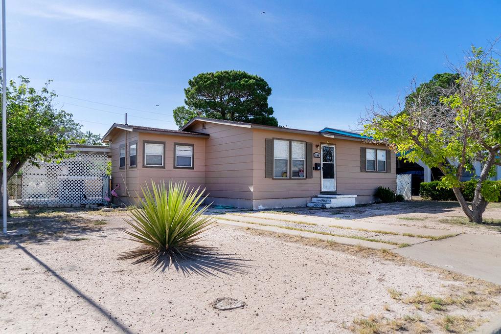 Oklahoma St, Fort Stockton, TX 79735