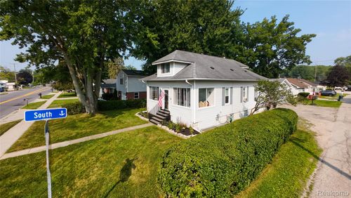 2037 Saint Clair River Dr, Algonac, MI, 48001-1134 | Card Image