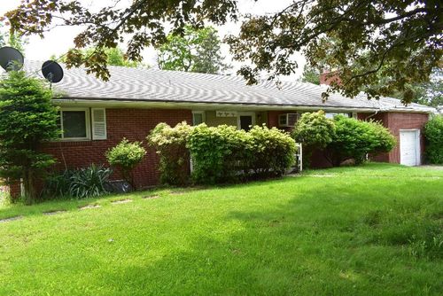 945 Brodhead Rd, Moon/Crescent Twp, PA, 15108 | Card Image