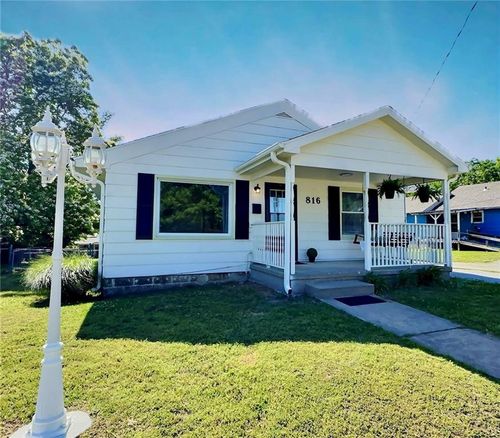 816 S College St, Nevada, MO, 64772-2827 | Card Image
