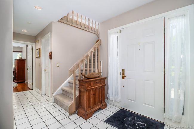 APT-2 - 230 New Canaan Ave, Condo with 3 bedrooms, 3 bathrooms and 3 parking in Norwalk CT | Image 4