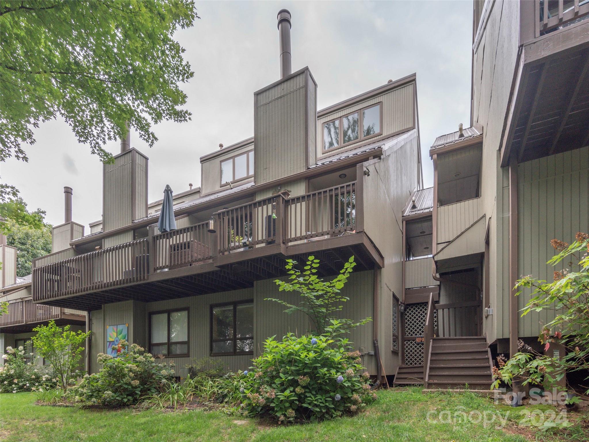Maple Ridge Ln, Asheville, NC 28806