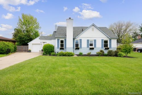 22019 Violet St, Saint Clair Shores, MI, 48082-1981 | Card Image