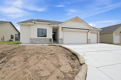 8235 E Summerside Pl, Bel Aire, KS, 67226-6634 | Card Image