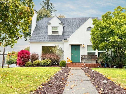 342 W Chapman Ave, Roseburg, OR, 97470-3046 | Card Image