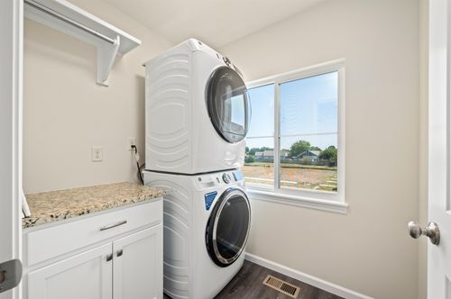 112 S Jane St, Haysville, KS, 67060-1728 | Card Image