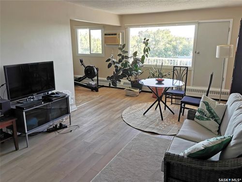 18-1811 8th Ave N, Regina, SK, S4R0G5 | Card Image