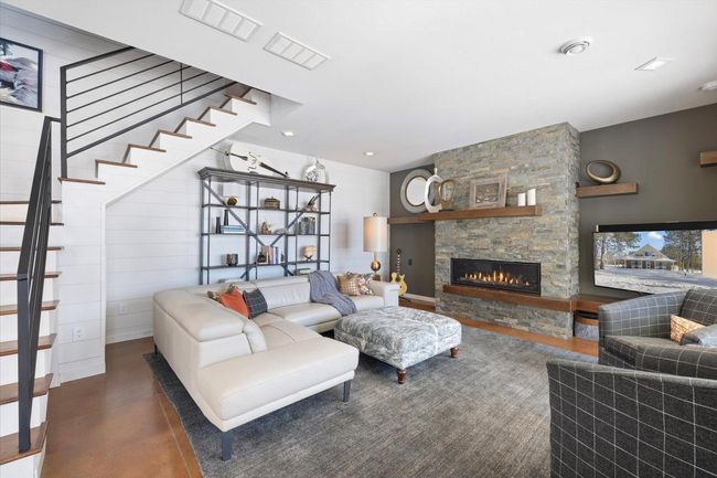 09-1st Floor _ Living Room.jpg | Image 7