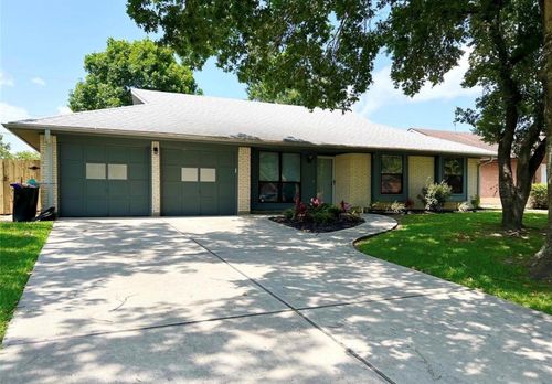 2022 Williamsburg Ct N, League City, TX, 77573-5043 | Card Image