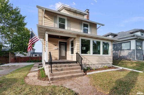 230 E Garfield St, Davenport, IA, 52803-1539 | Card Image