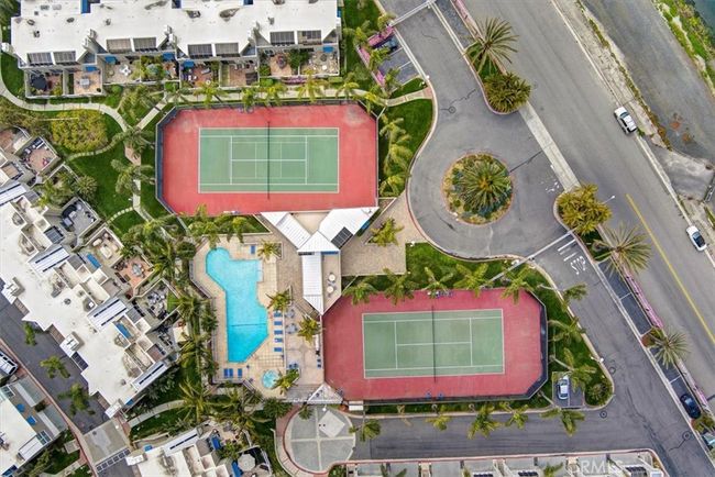 3366 Tempe Dr, House other with 2 bedrooms, 3 bathrooms and 2 parking in Huntington Beach CA | Image 56