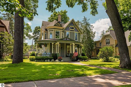 213 6th St, Traverse City, MI, 49684-2412 | Card Image