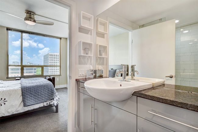 APT-1301 - 300 Bowie St, Condo with 2 bedrooms, 2 bathrooms and 2 parking in Austin TX | Image 28