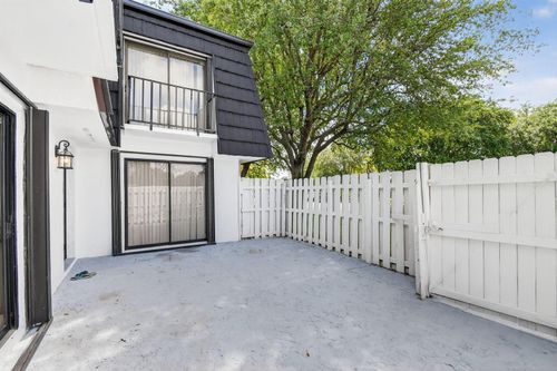 320 Woodland Rd, Palm Springs, FL, 33461-1060 | Card Image