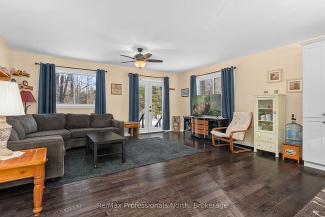 1011 Fitchett Lane, House other with 3 bedrooms, 2 bathrooms and 4 parking in Gravenhurst ON | Image 5