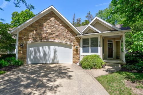 16480 Springvale Ct, Spring Lake, MI, 49456-1457 | Card Image