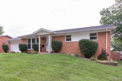 124 Williamsburg Dr, Belleville, IL, 62221-3157 | Card Image