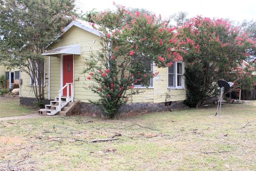 1409 W Dry St, San Saba, TX, 76877-5407 | Card Image