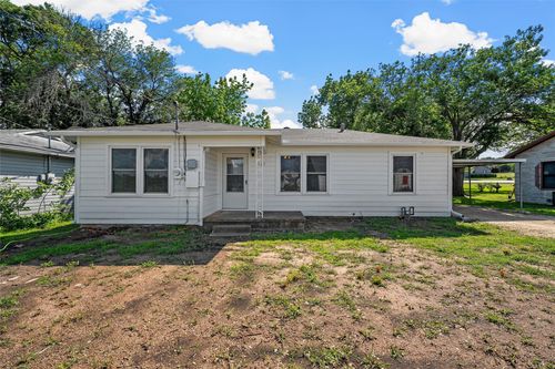 307 Playdium Dr, West, TX, 76691-2073 | Card Image