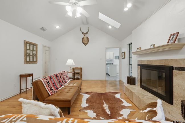 414 Winding Ln, House other with 3 bedrooms, 2 bathrooms and null parking in Mt Vernon TX | Image 8