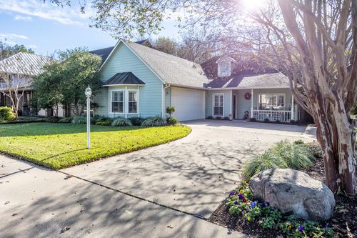 300 E Redbud Ln, Lancaster, TX, 75146-3254 | Card Image