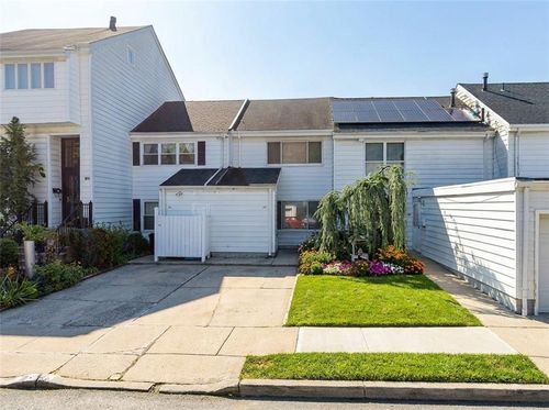 20-20 Hampton Green, Staten Island, NY, 10312 | Card Image