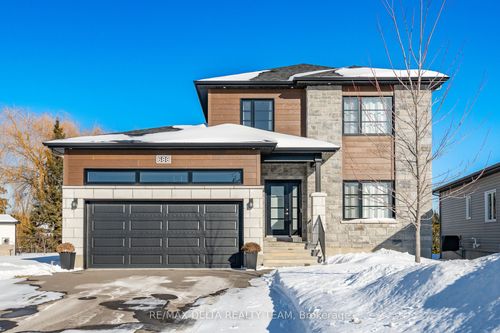 688 Geneva Cres, Embrun, ON, K0A1W0 | Card Image