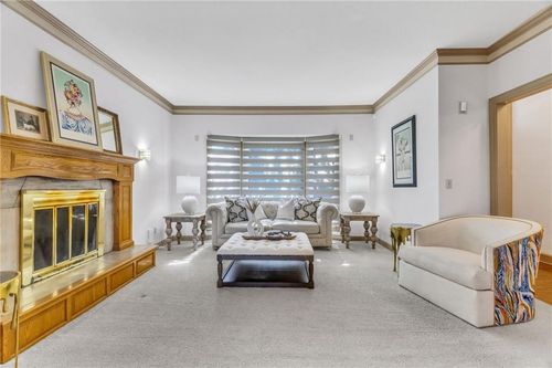 240 E 30th St, Kansas City, MO, 64108-3213 | Card Image